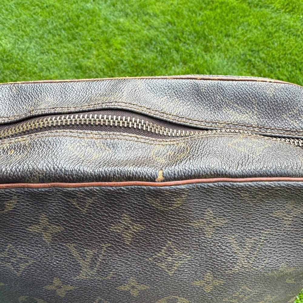 Authentic Louis Vuitton Saumur 36 Monogram Messenger Bag - Picture 6 of 10
